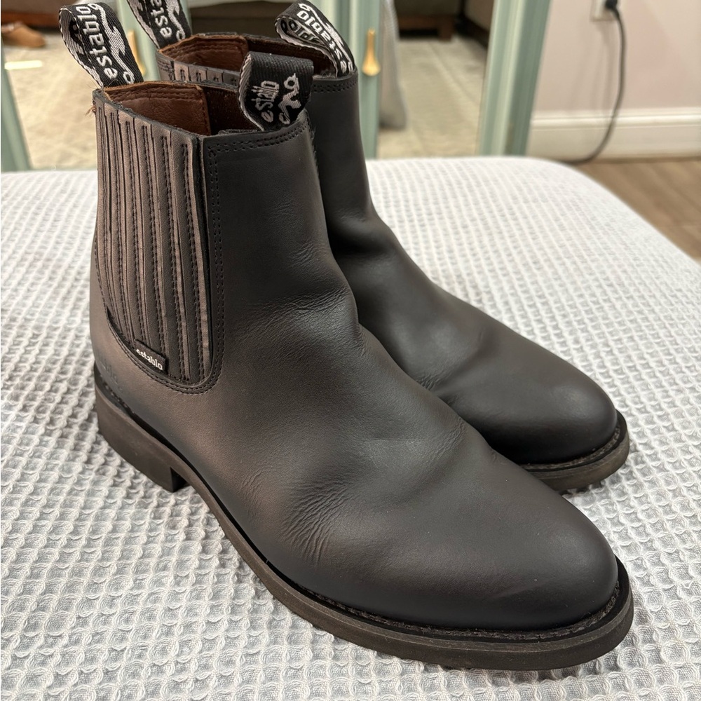 Men’s Chelsea style boot size 8.5 Genuine Leather